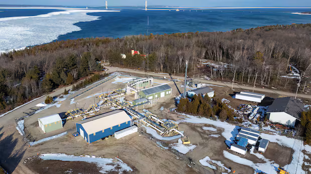 Michigan Supreme Court rejects permit for Enbridge oil pipeline under Great Lakes