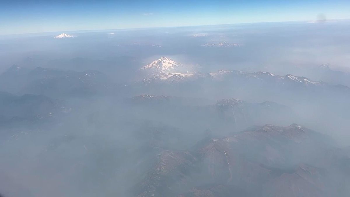 Thick smoke clouds from Washington wildfires rise above mountains