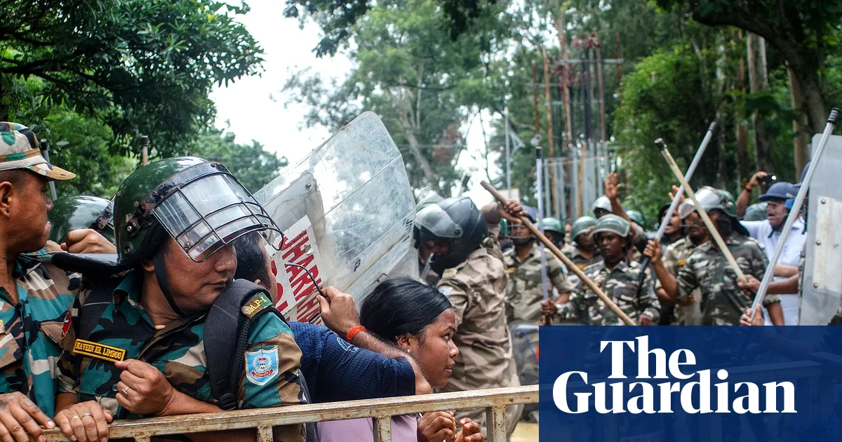 Police use teargas on young Indians as government jobs protest escalates
