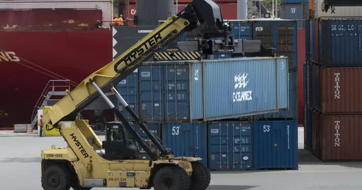 Ottawa unveils $100M steel shipping rebate program as trade war continues