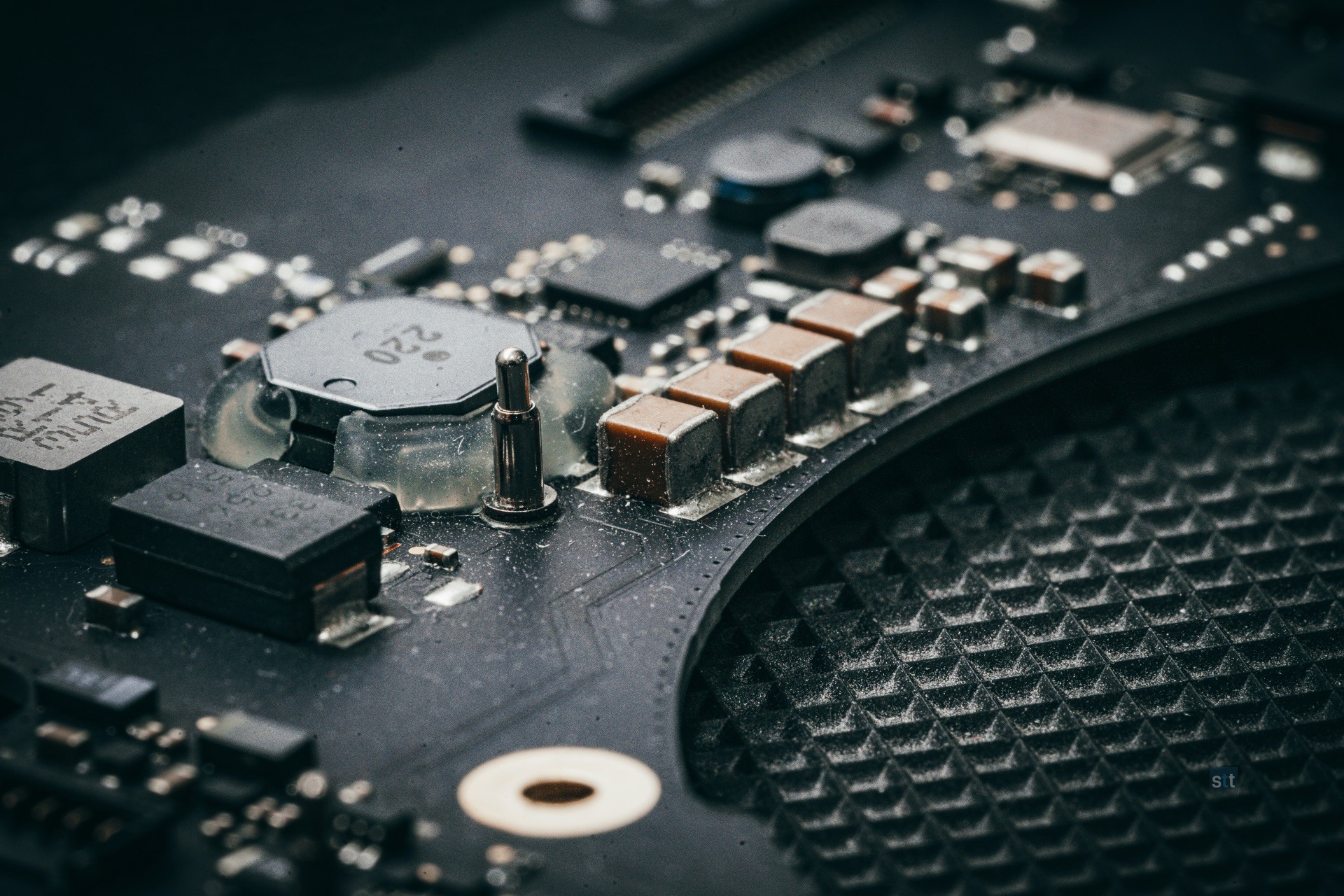 Micron Technology MU Extends AI Rally As Wall Street Lifts Targets