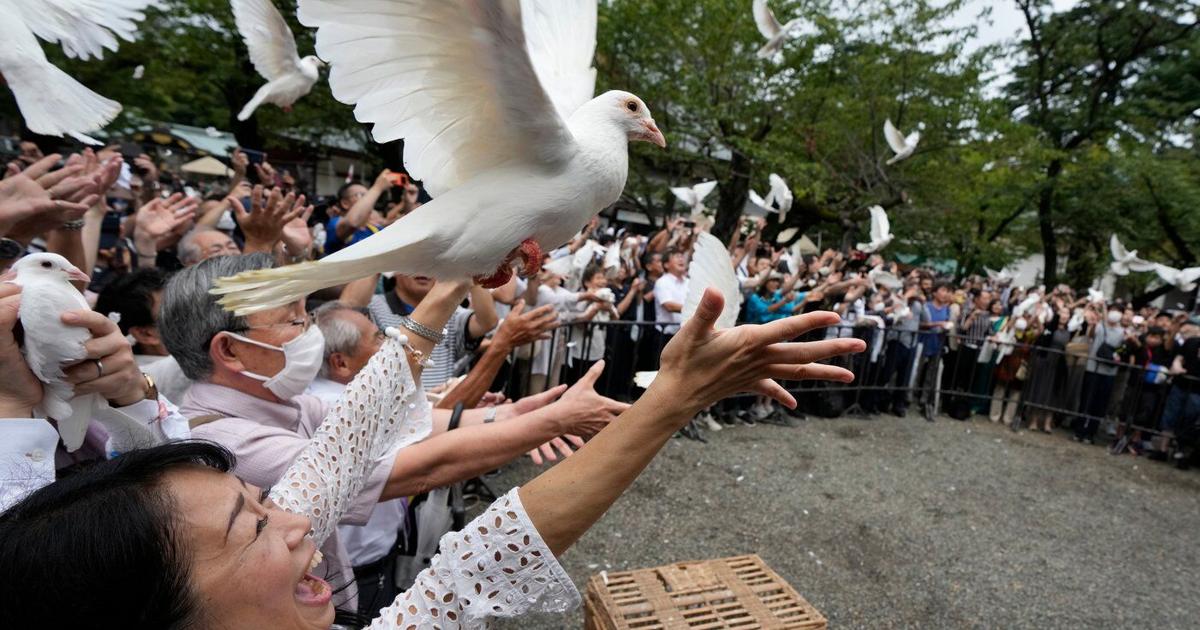 Japanese leader skips controversial shrine visit, avoids mention of remorse on surrender anniversary