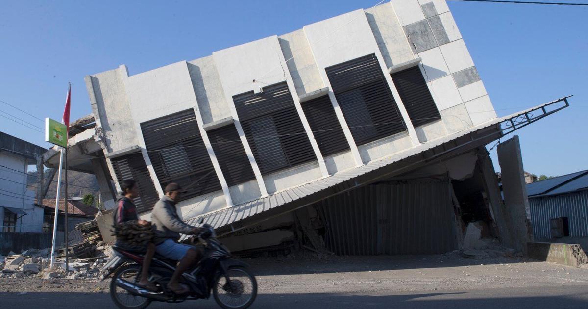 Thousands in Indonesia await aid after quake kills 68, overshadowing Independence Day