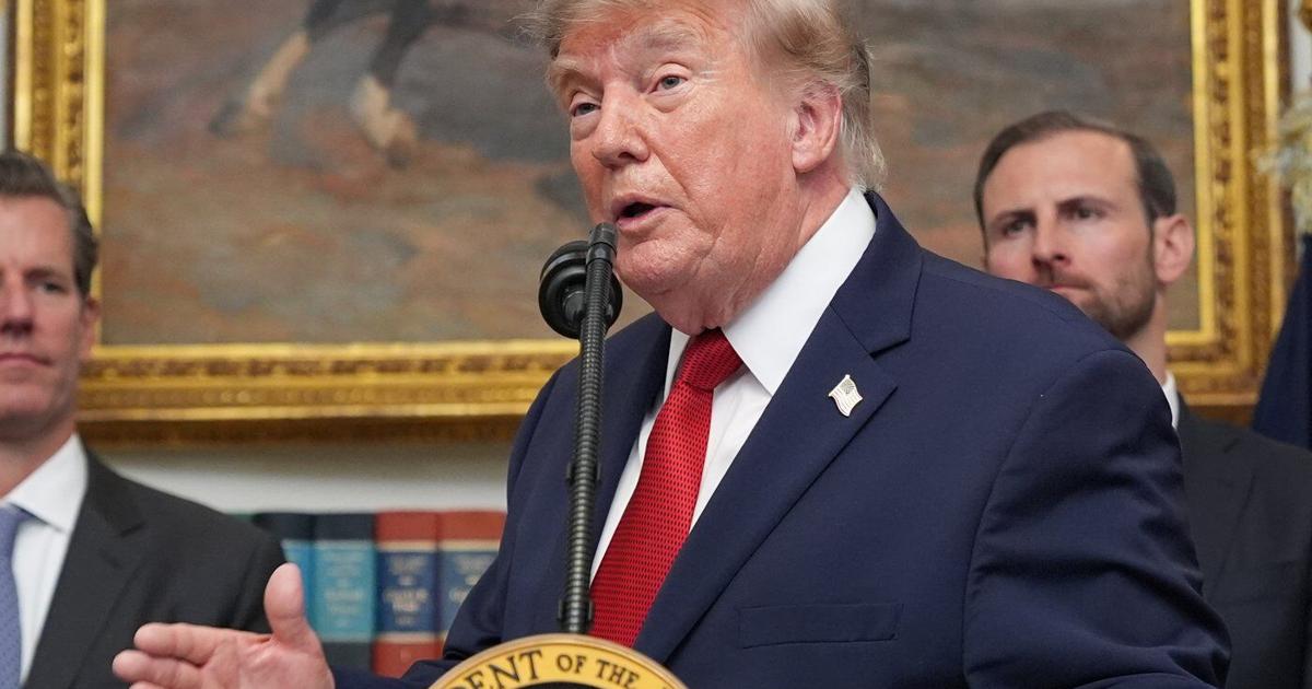 Trump says trade deal with Canada 'moving along' ahead of deadline