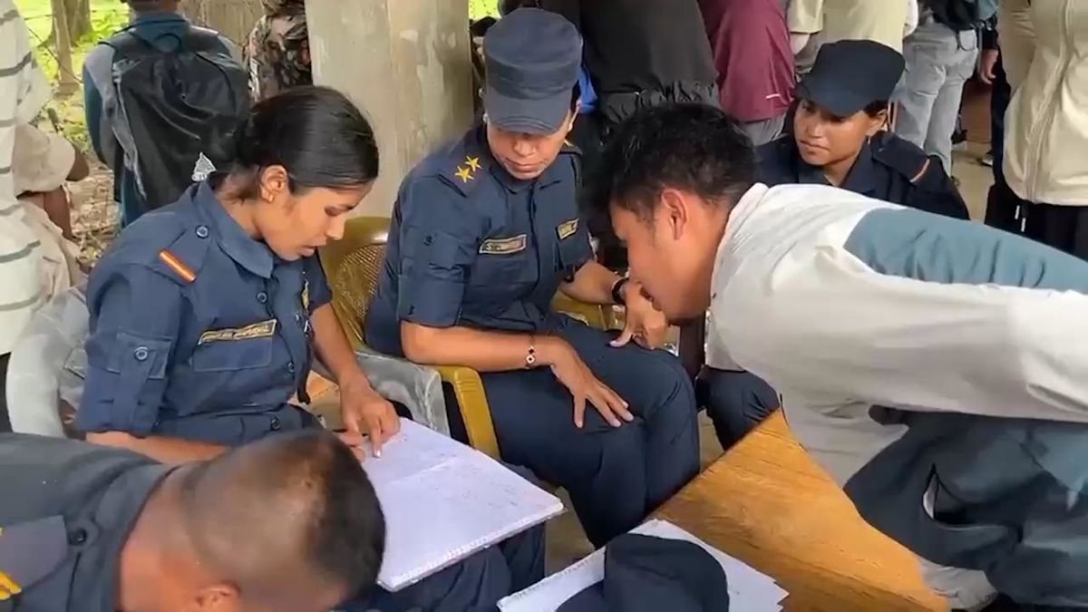 Survivor recounts how he escaped the deadly Nepal floods