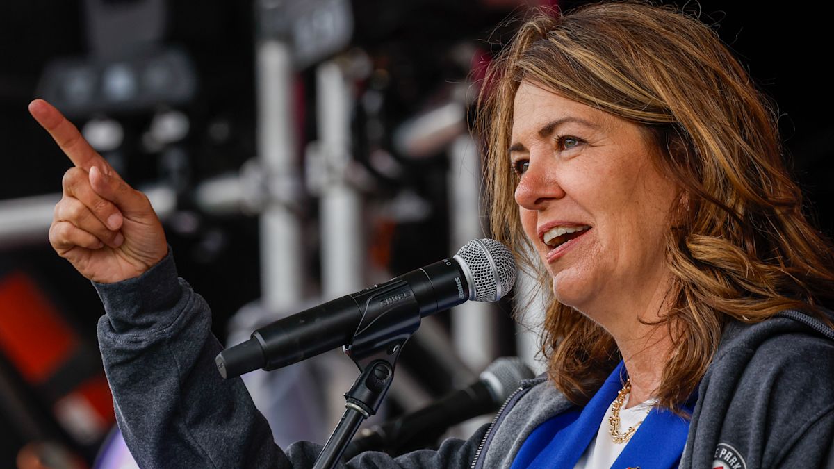Premier avoids separation talk at Alberta Day