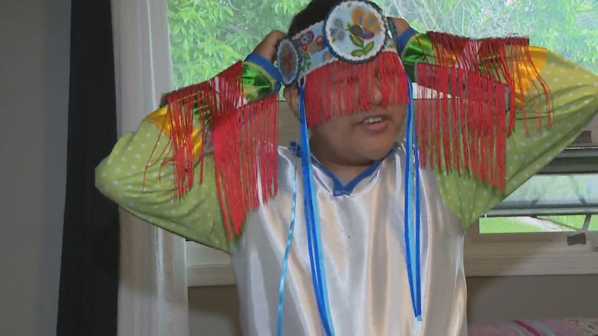 Saskatchewan boy pays it forward with powwow regalia