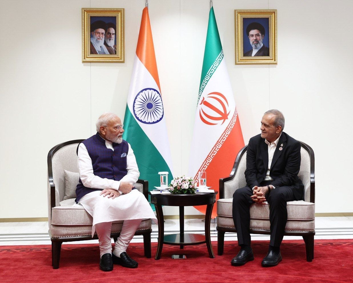 Iran and India discuss ways to strengthen bilateral relations