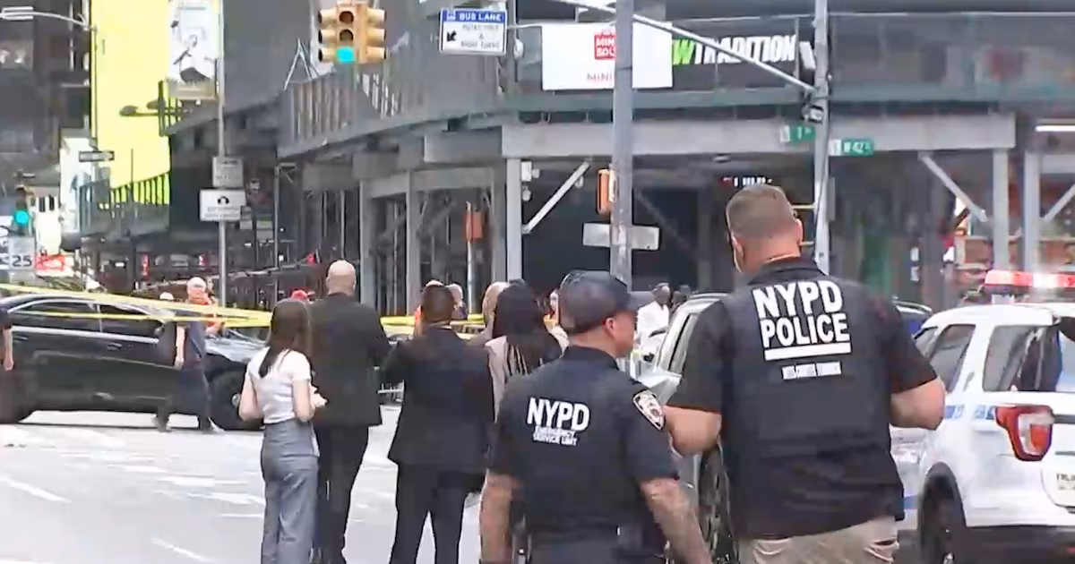 Woman randomly stabs 2 people in New York City’s Times Square, killing 1, then is killed by police