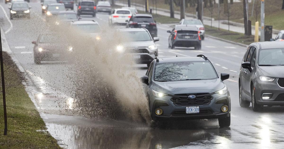 Toronto under orange severe thunderstorm watch, southern Ontario at risk of tornadoes, large hail: Environment Canada