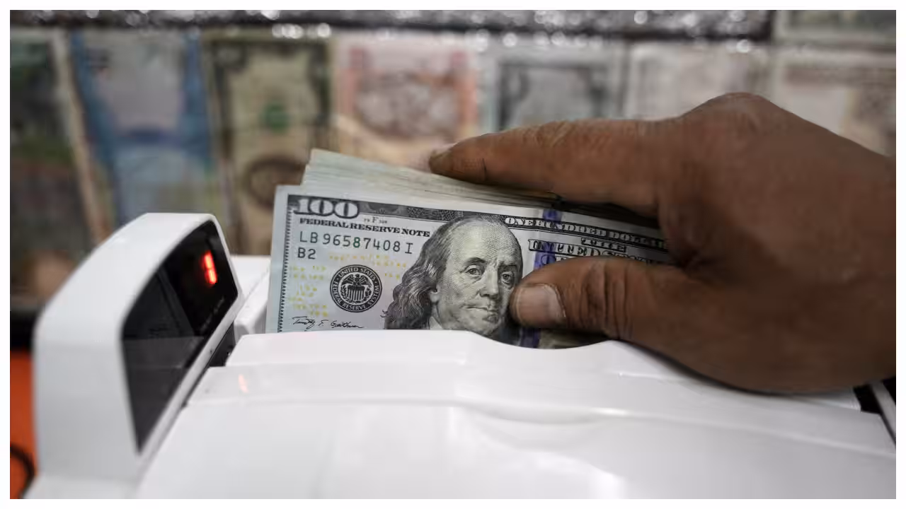 India's record diaspora inflows swamp banks, test RBI tools