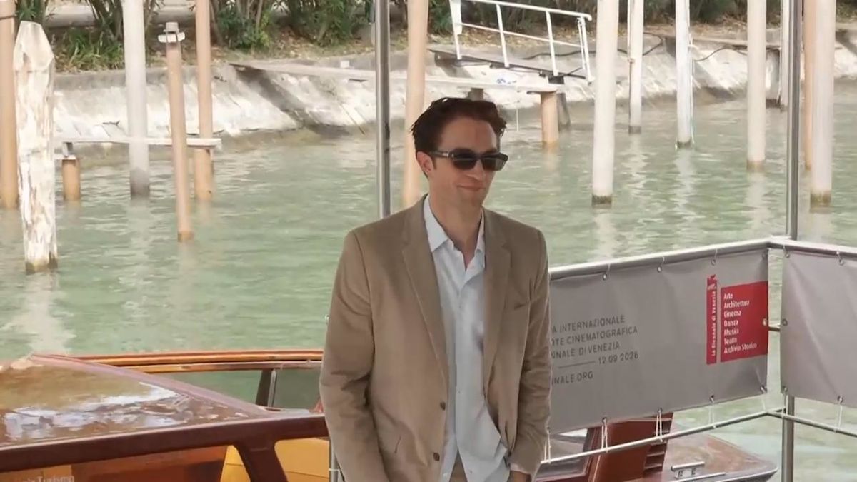 Robert Pattinson arrives in Venice