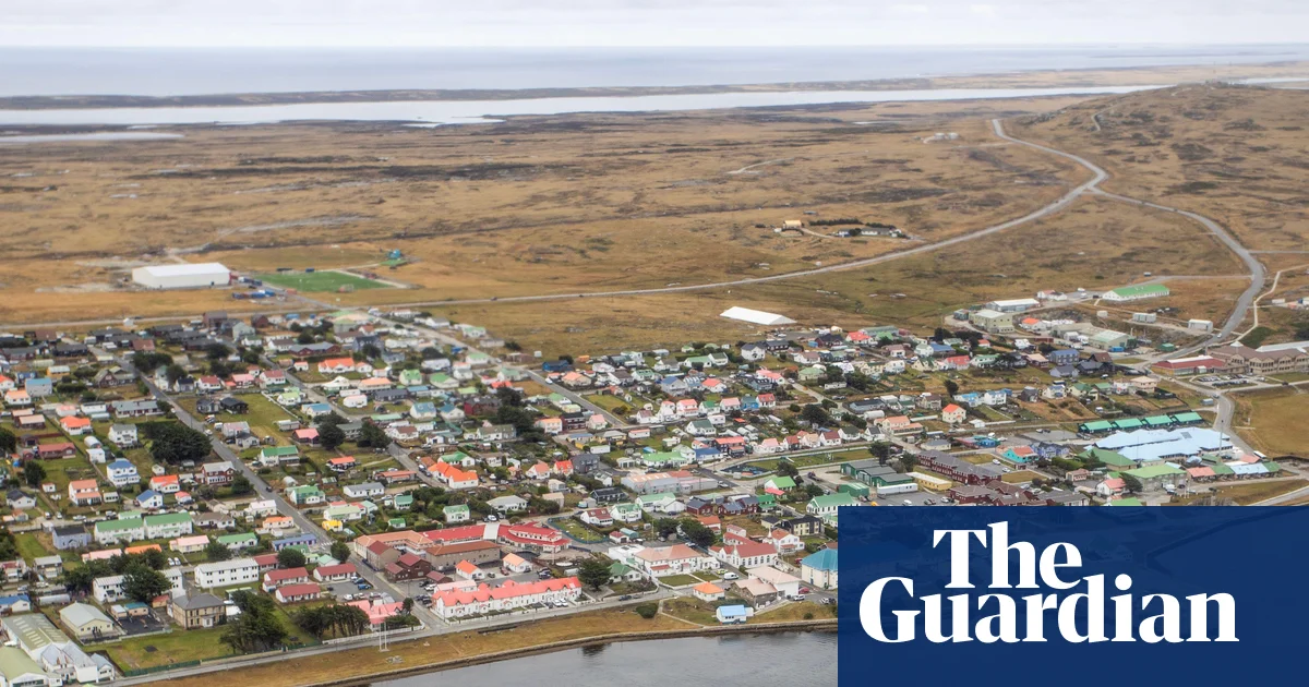 Falklands row shows urgent need to commit to 3% target, says Labour defence committee chair
