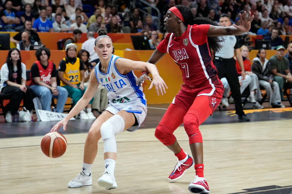 Jackie Young leads a gritty US escape in a tight 55