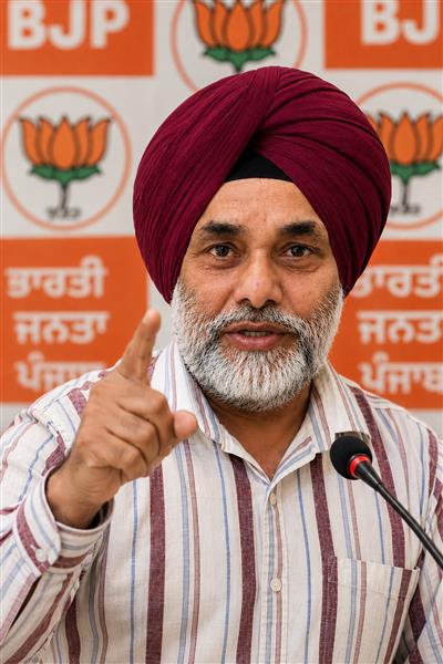 The reality of the Aam Aadmi Party, which does politics in the name of women's empowerment, has come to light in the Nabha Municipal Council meeting