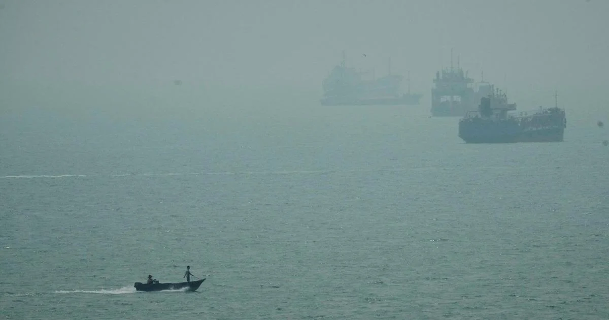 Strike on Iranian cargo ship in the Strait of Hormuz kills 1, Iranian media say