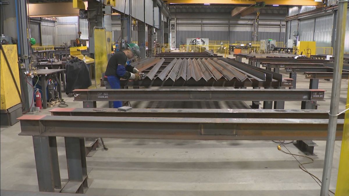 How are Quebec businesses and workforces adapting to tariffs?