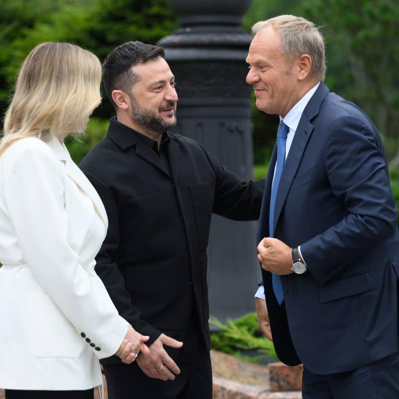 PM warns Russia is planning strikes on NATO territory