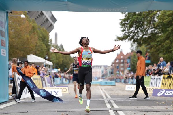 Seare outkicks Ingebrigtsen to claim world 5km title in Copenhagen