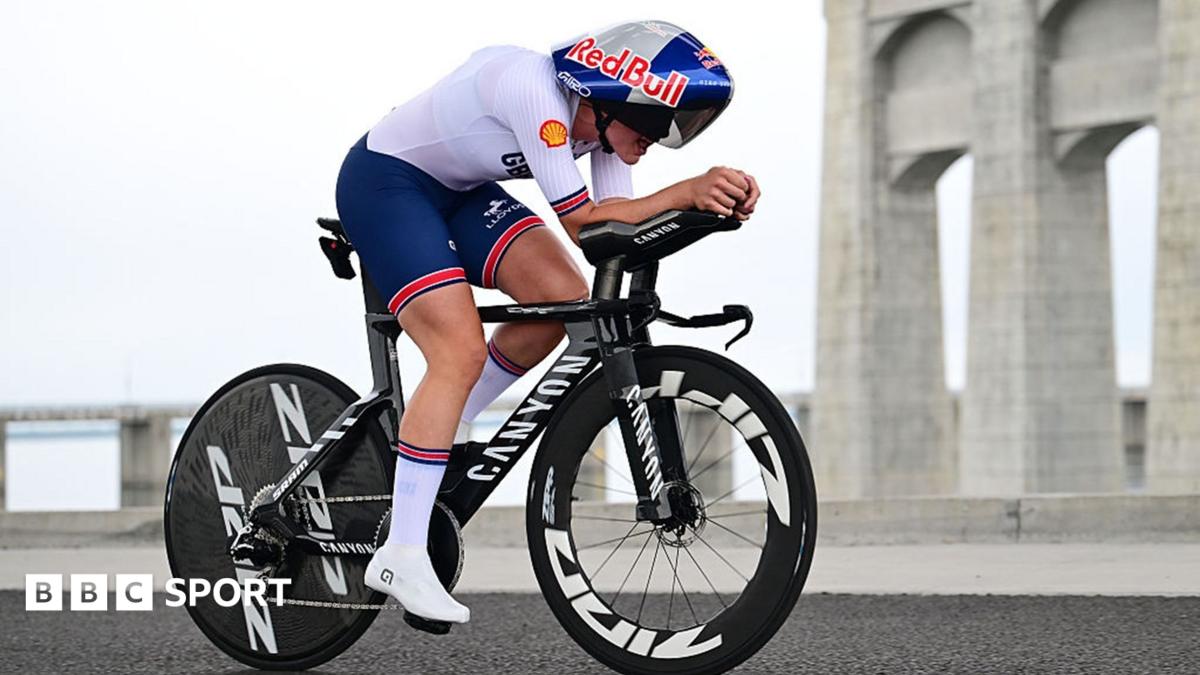 Cycling World Road Championships: GB's Zoe Backstedt wins women's time trial silver
