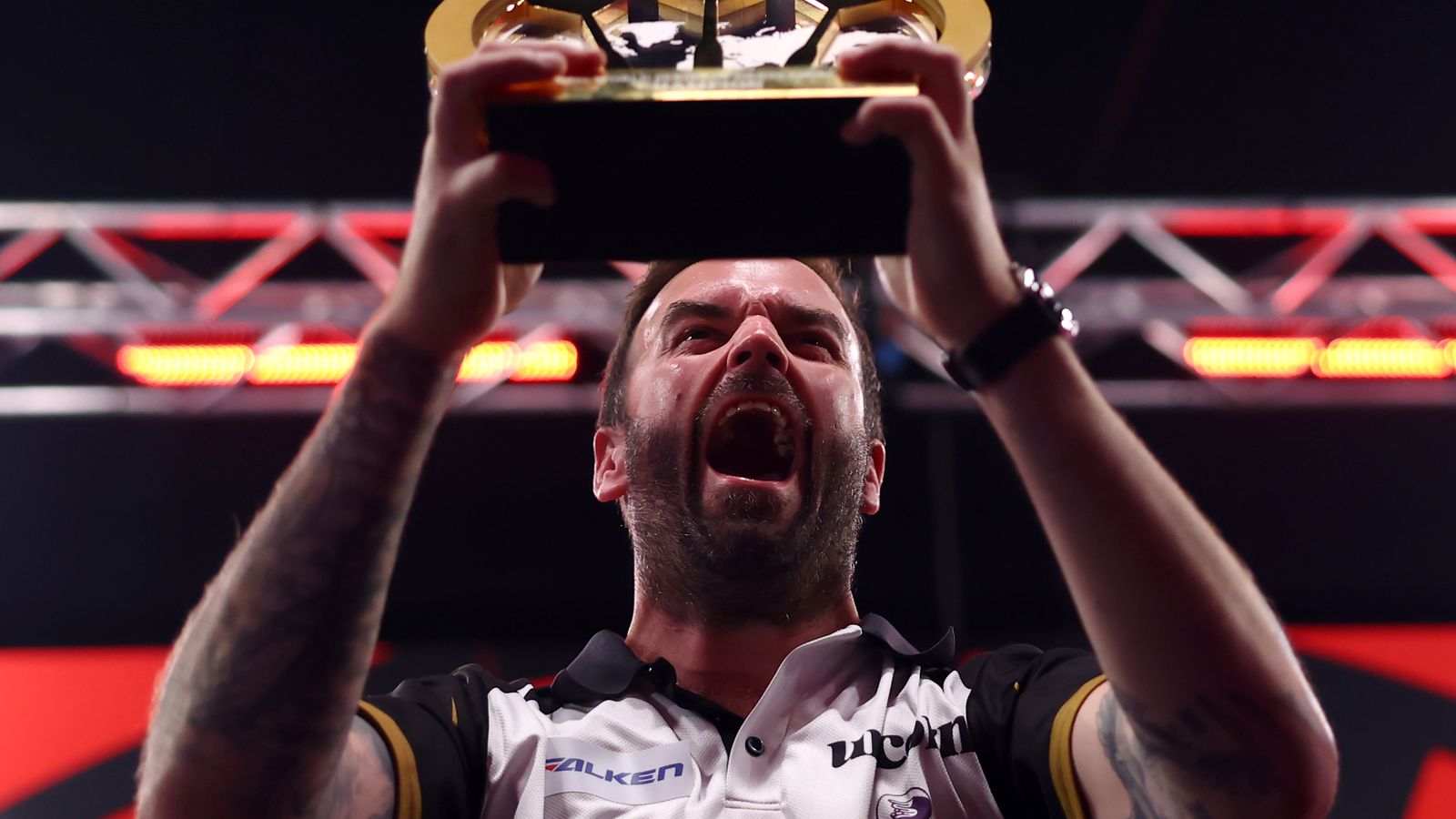 World Series of Darts Finals: Ross Smith thrashes Gerwyn Price in final after Luke Littler's dream of clean sweep ends