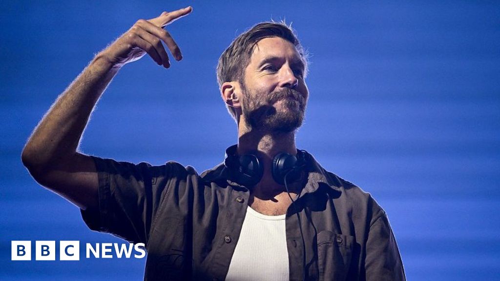 Calvin Harris recognised for world record DJ set crowd