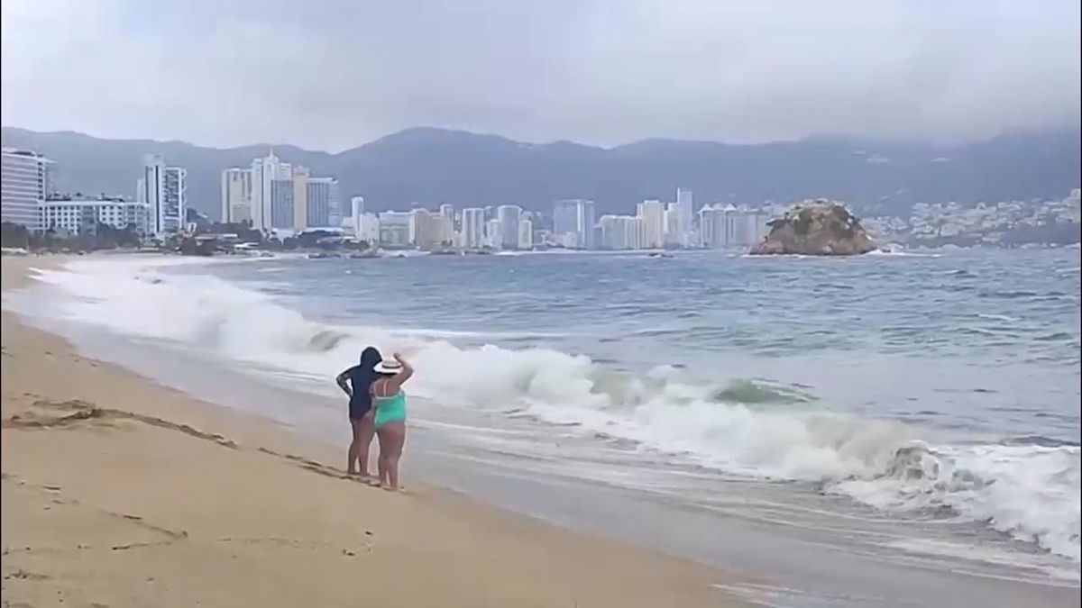 Residents prepare as Hurricane Polo threatens Mexico's southwestern coast