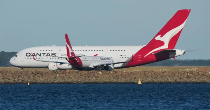 Man charged after allegedly trying to open Qantas plane door mid-flight