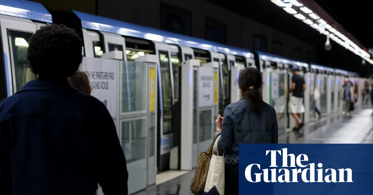 Clan leader in Paris sentenced to eight years over child pickpocketing gangs