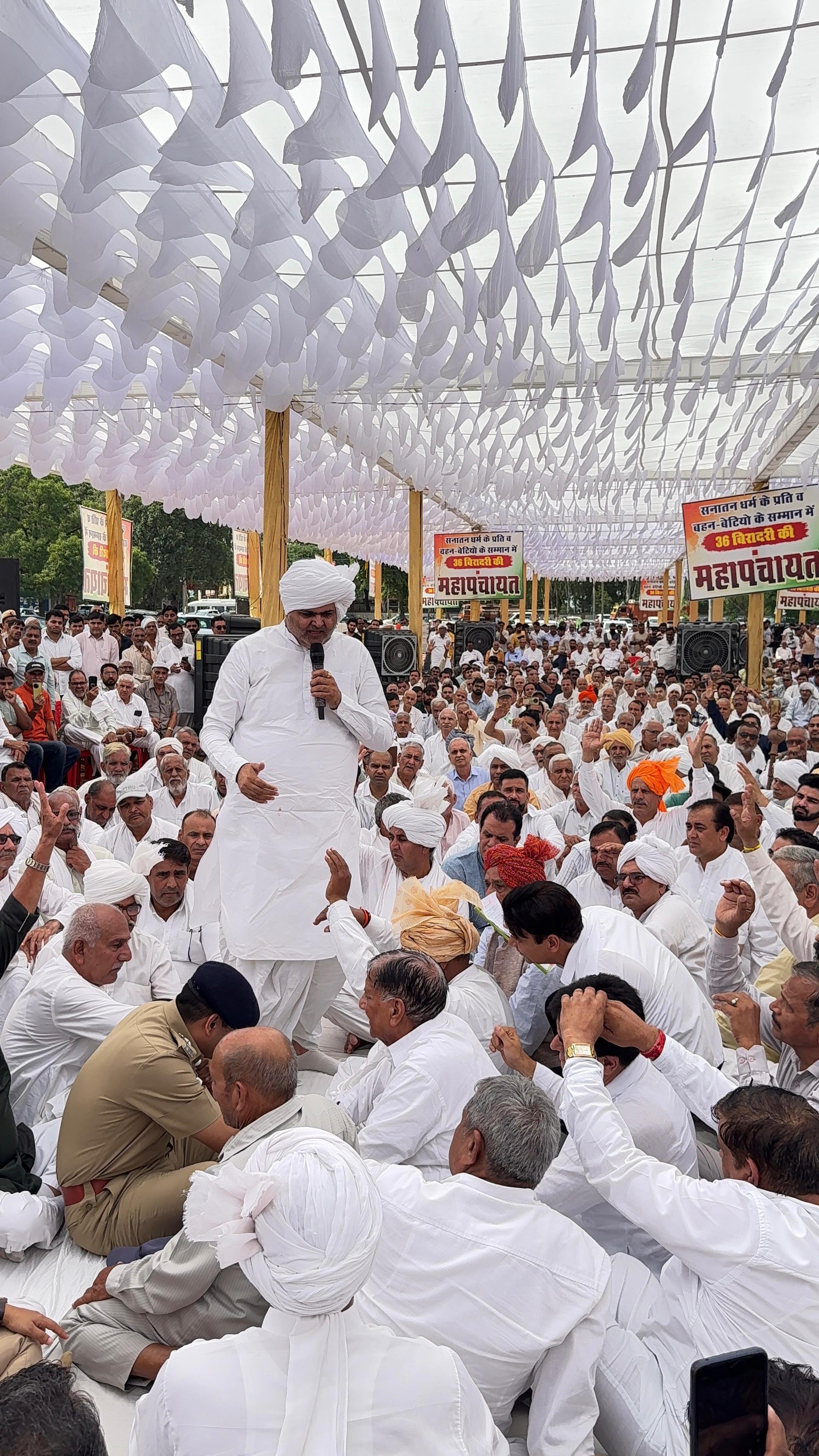 Surendra Solanki warns politicians against poli…