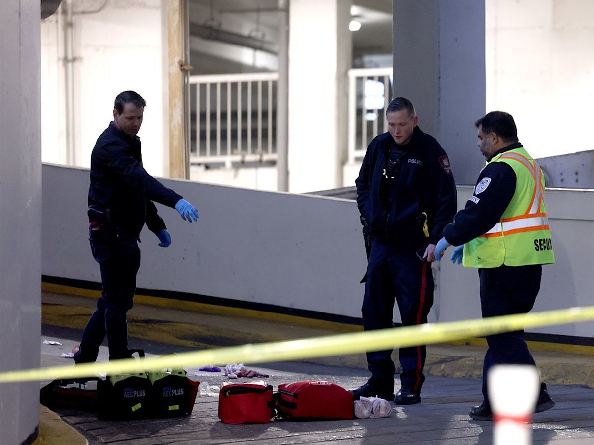 Calgary police investigate stabbing in downtown parkade