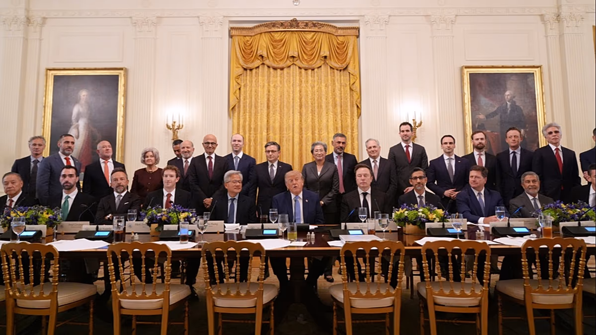 AI executives sign accord to 'self