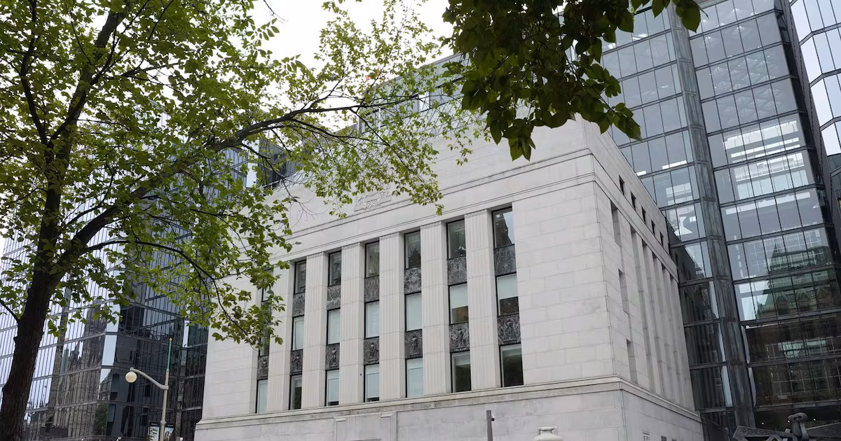 Soft economy should limit Bank of Canada's rate hikes: Capital Economics