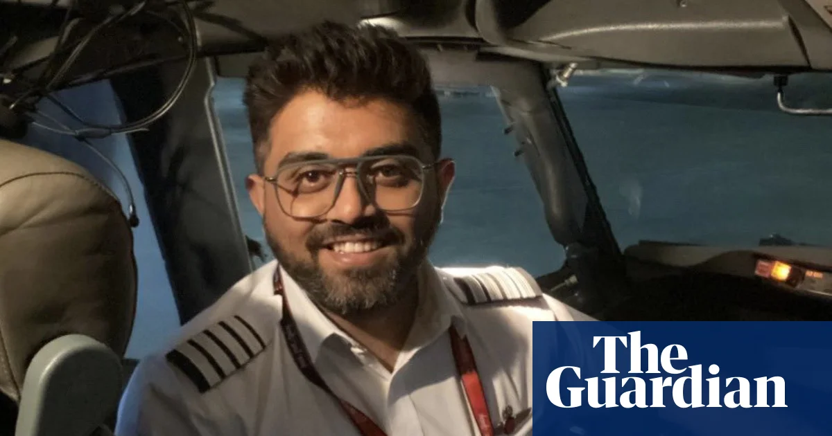 ‘Hero’ pilot, plumber and dentist among those who saved flydubai flight to Israel