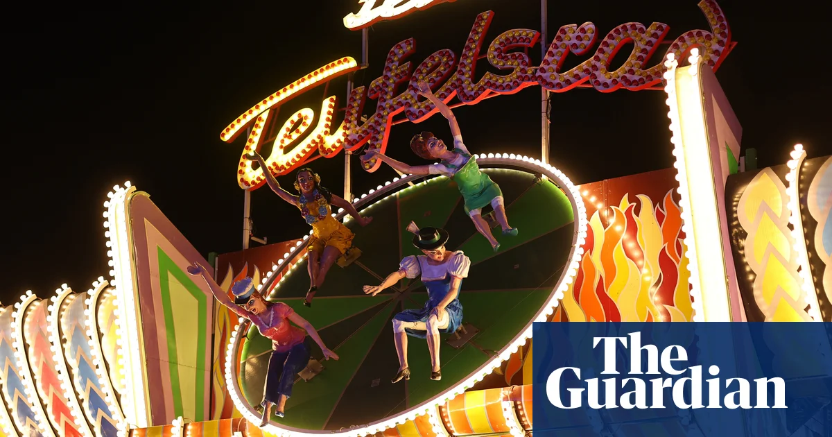 Women given free cycling shorts to prevent upskirting on Oktoberfest amusement ride
