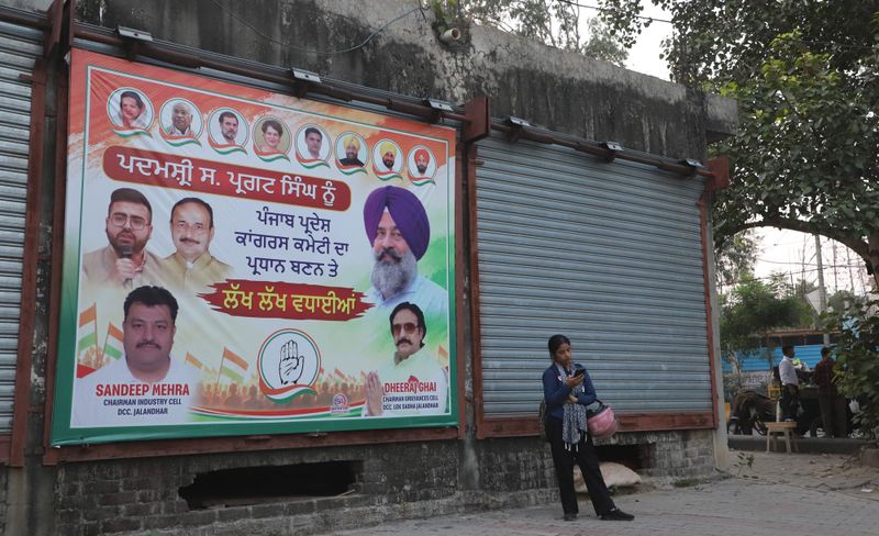 Hoarding politics at play as Jalandhar set to greet Punjab Congress chief Pargat