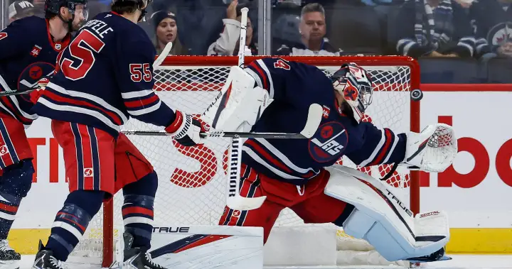 Connor’s late goal lifts Winnipeg Jets to 3