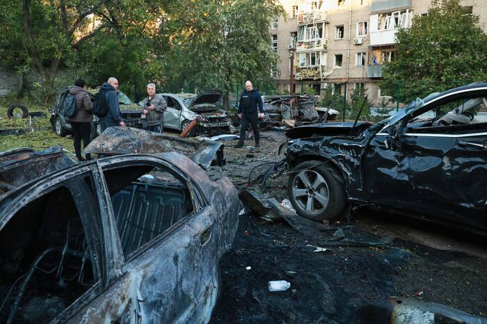 Russian strikes kill 2 in Ukraine as Kyiv struggles to counter escalating Russian attacks