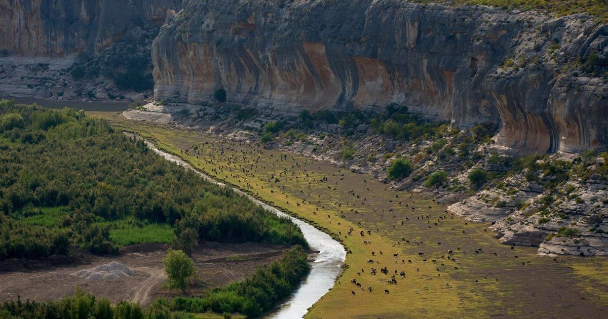How Texas landowners are fighting back against Trump's border wall