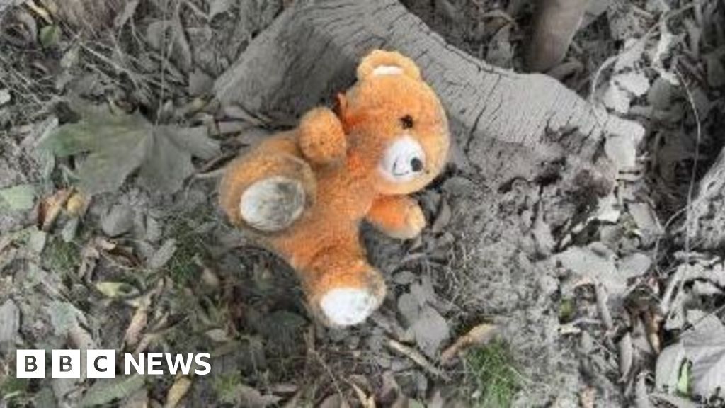 Ukraine war: Russian glide bomb attack on Zaporizhzhia kills at least 15 people