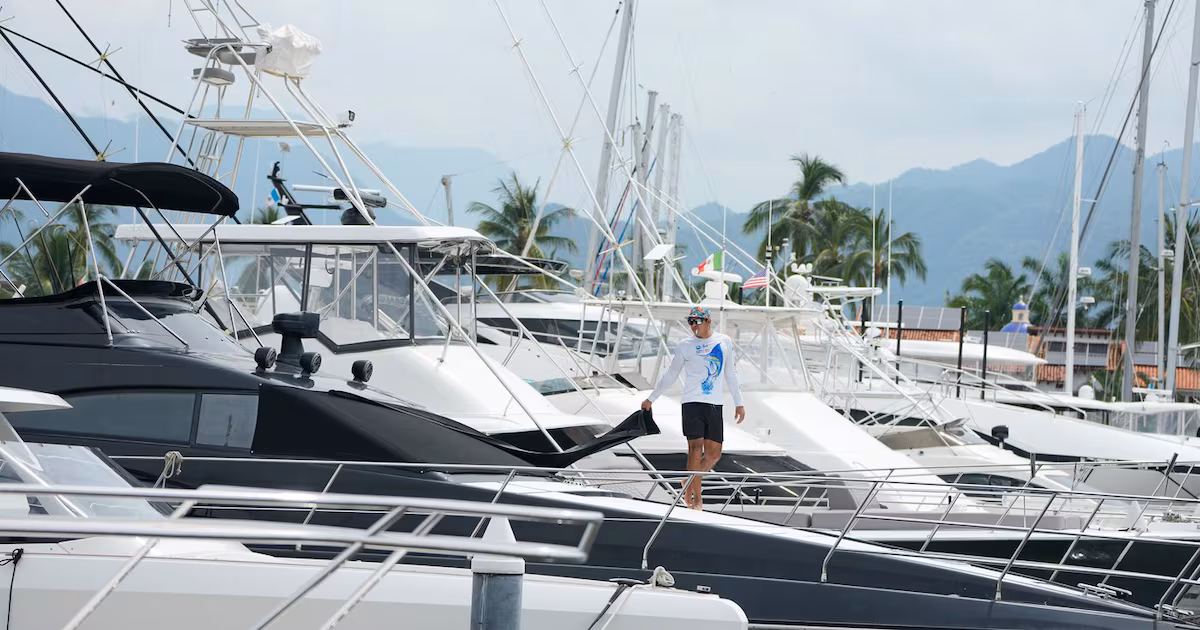 Hurricane Simon pounds resorts and vulnerable towns along Mexico’s Pacific coast