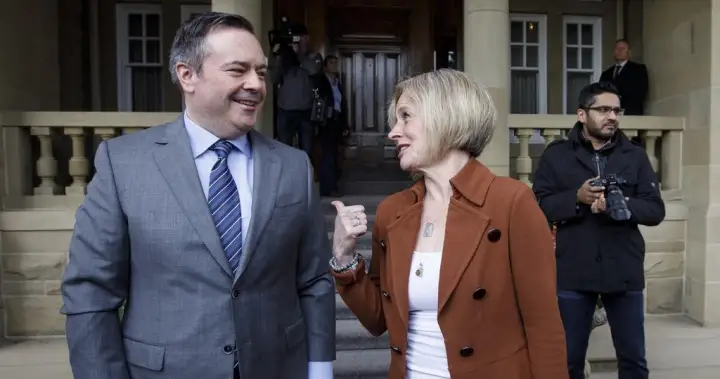 Former political rivals Notley, Kenney unite at event ahead of referendum