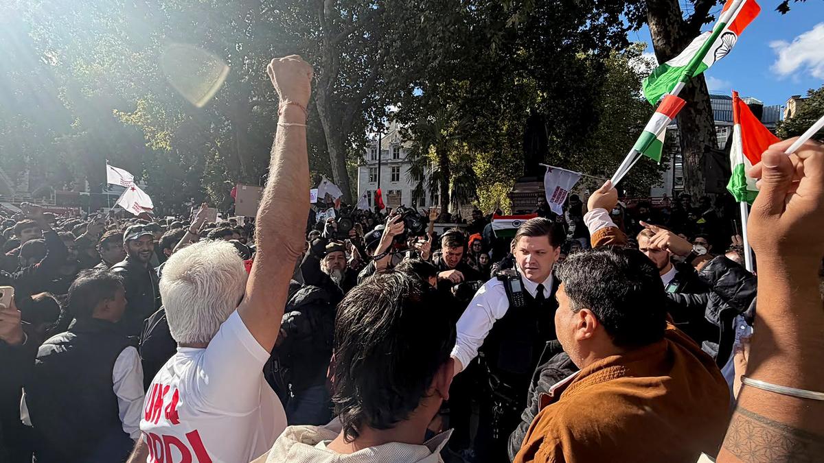 Indian student groups in London protest against CEC Gyanesh Kumar, SIR; Govt supporters hold counter