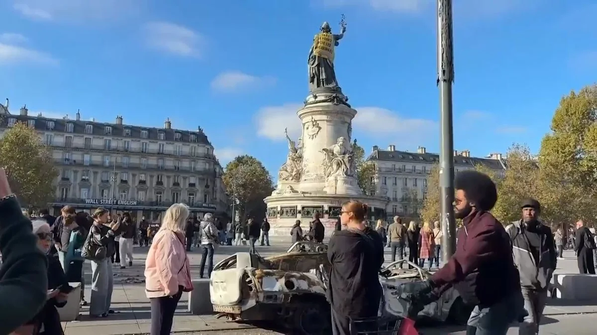 Parisians survey damage after night of clashes and looting